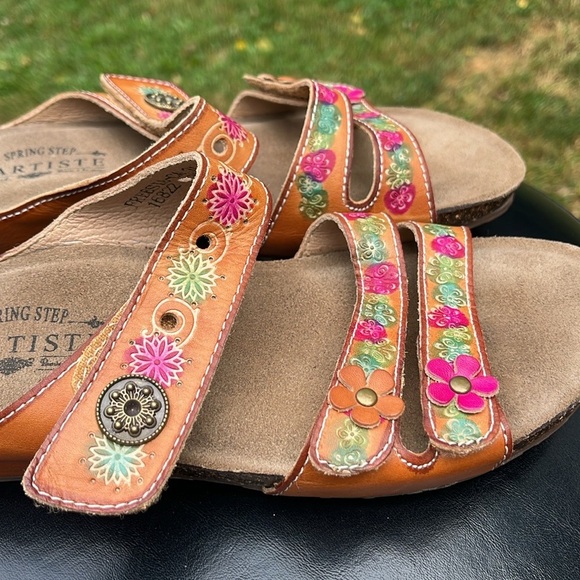 L’Artiste spring step sandals, velcro straps, open toe, brown, flower, size 6.5 - Picture 3 of 9
